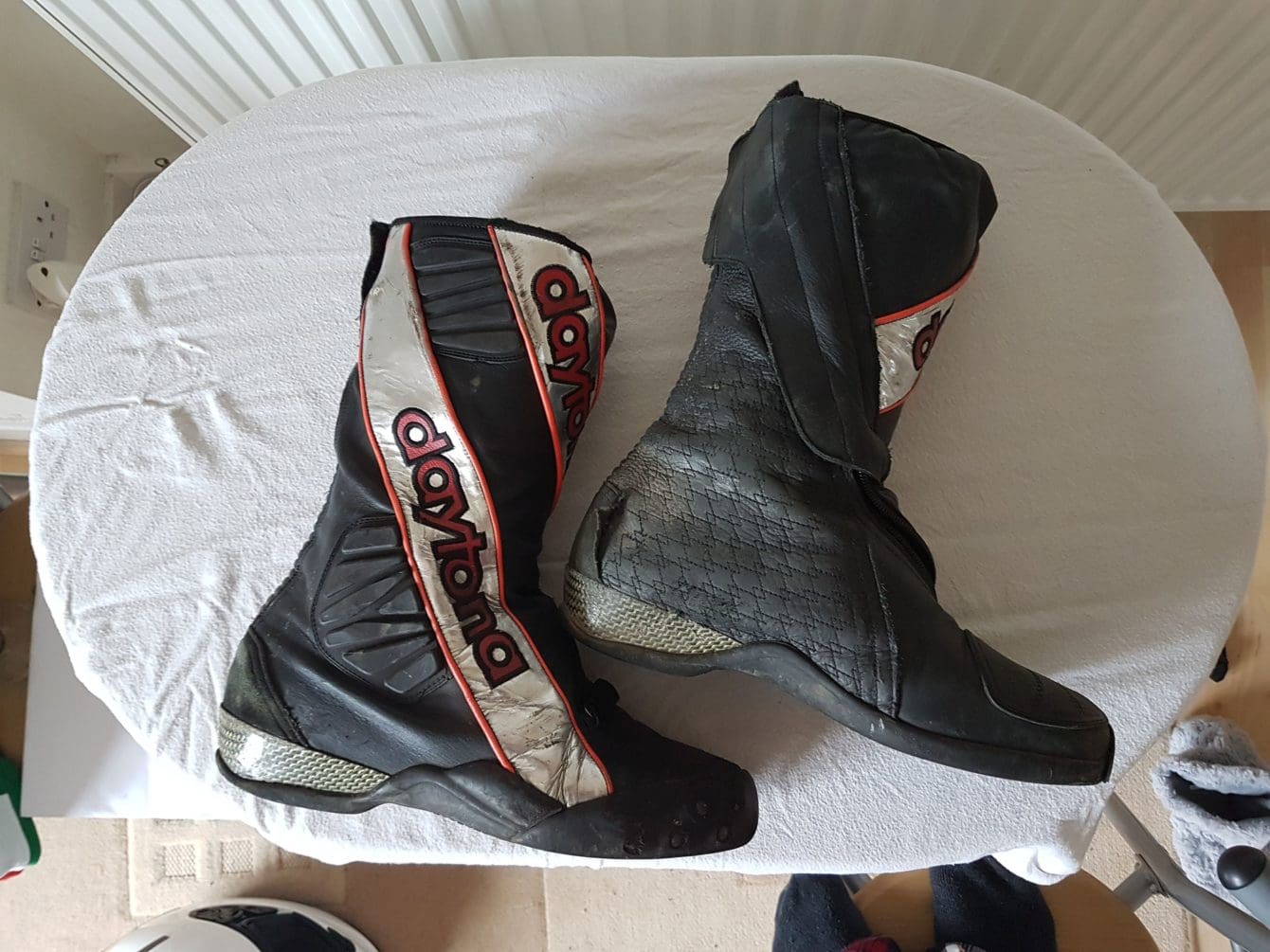 最安値高品質】 Daytona Boots Daytona Boots:デイトナブーツ DAYTONA EVO SPORTS BLACK／RED  サイズ：37 ウェビック1号店 通販 PayPayモール
