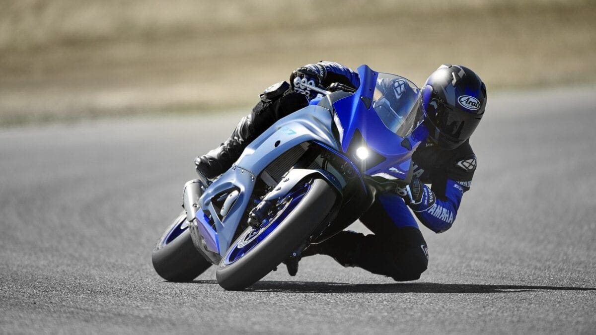 Official: New Yamaha R7 revealed in full